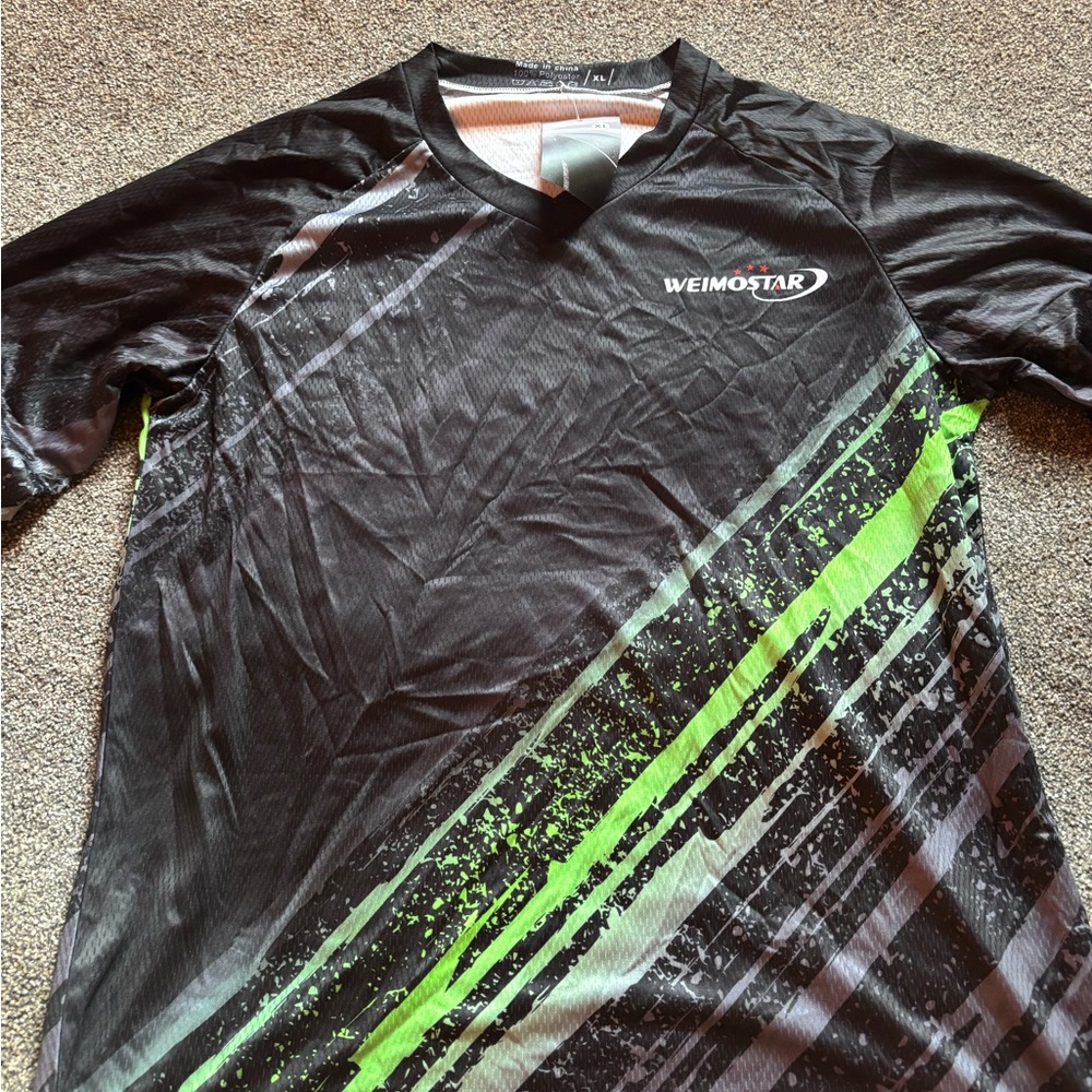NWT Weimostar Black and Green Graphic light weight cycling long sleeve shirt